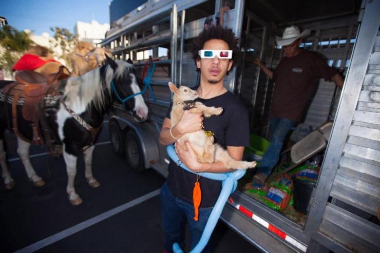 480745_879713729679_1069271305_n